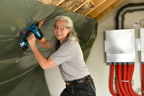 Set capsator electric profesional fara fir tip tacker Novus J-551 cu geanta de transport, 1 baterie CAS 18V + incarcator si 5.000 capse